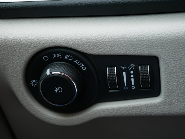 Used 2024 Chrysler Pacifica Touring-L FWD image 19