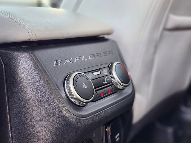 Certified 2025 Ford Explorer Platinum w/ LUX Leather Package image 17
