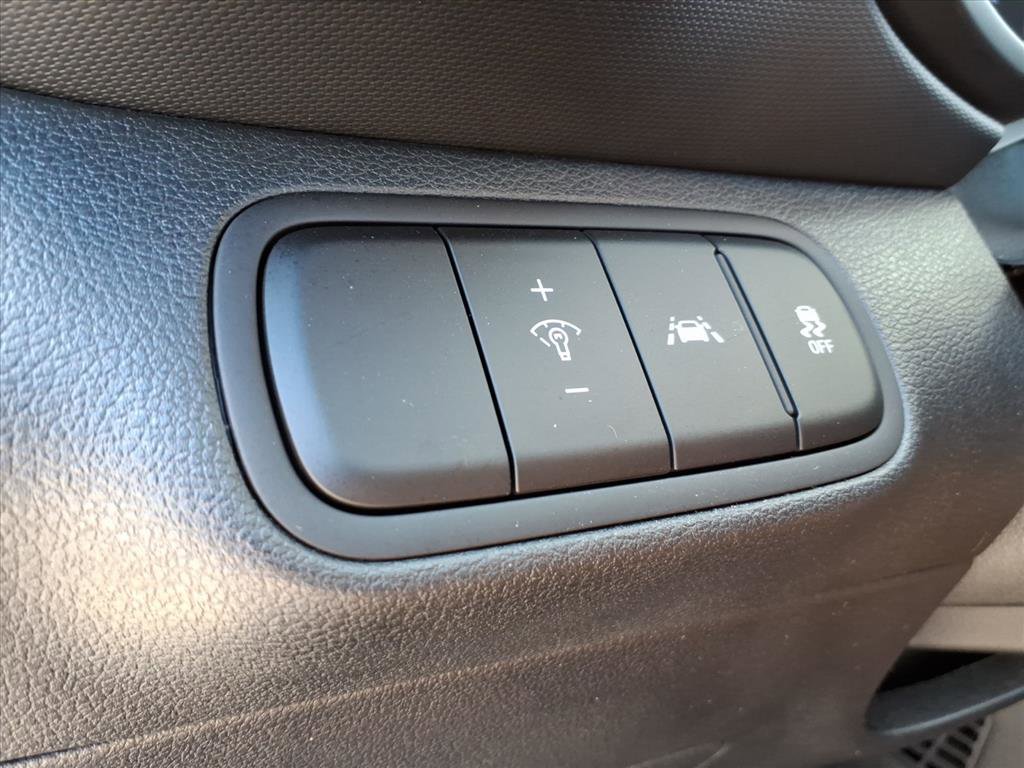 Used 2022 Hyundai Venue SEL FWD image 12