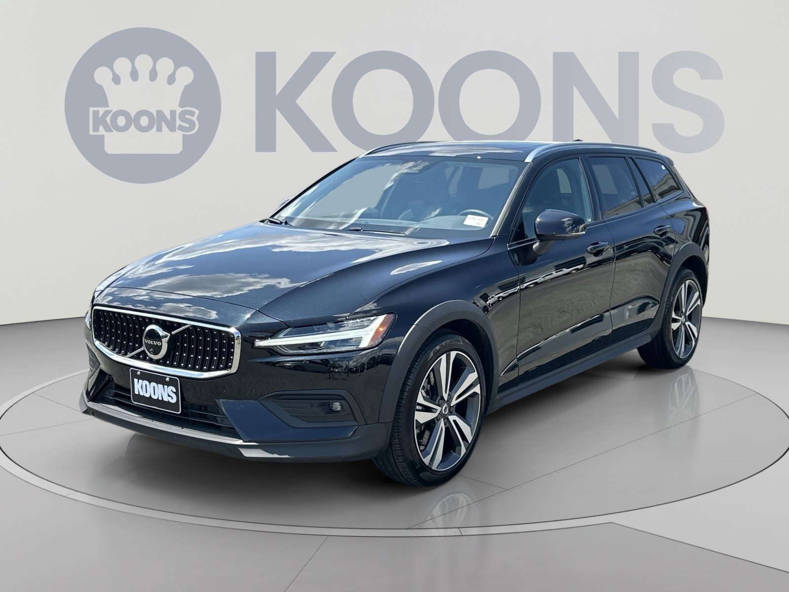 Used 2025 Volvo V60 B5 Cross Country Plus