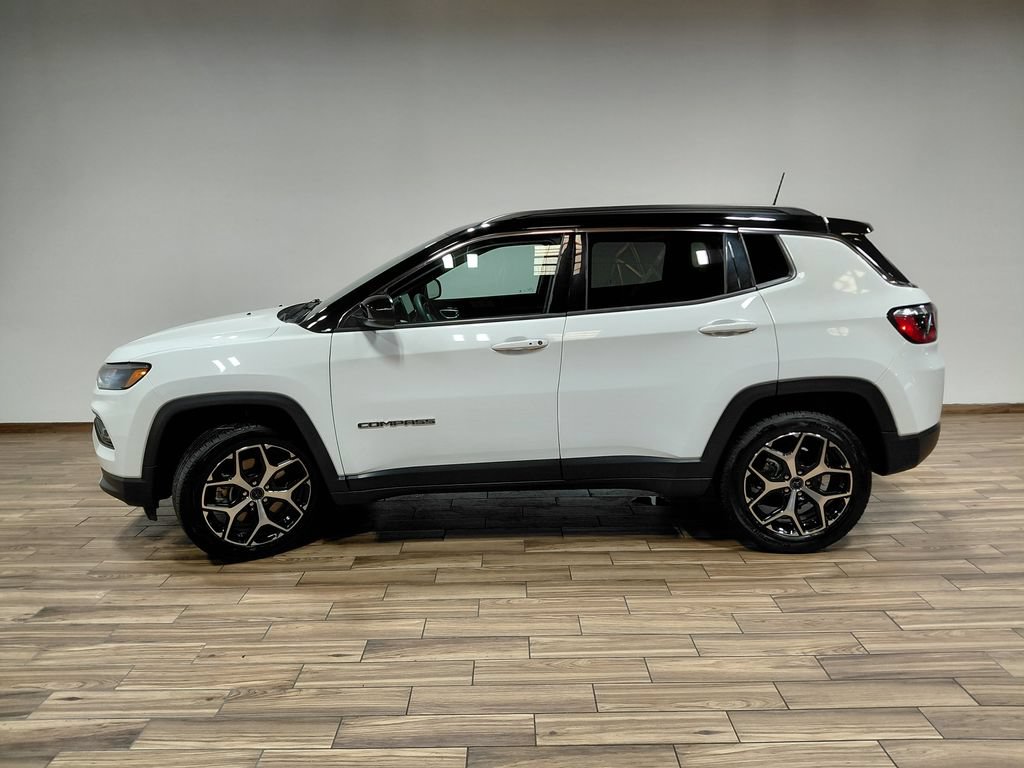 Used 2025 Jeep Compass Limited AWD/4WD image 17