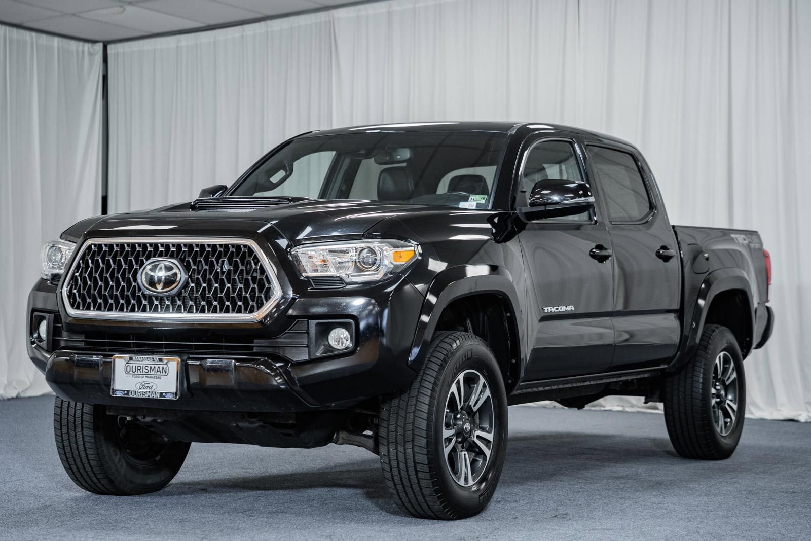 Used 2019 Toyota Tacoma TRD Sport image 3