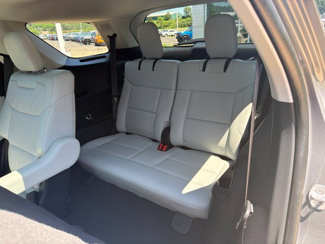 Certified 2025 Ford Explorer Platinum w/ Ultimate Package AWD/4WD image 28