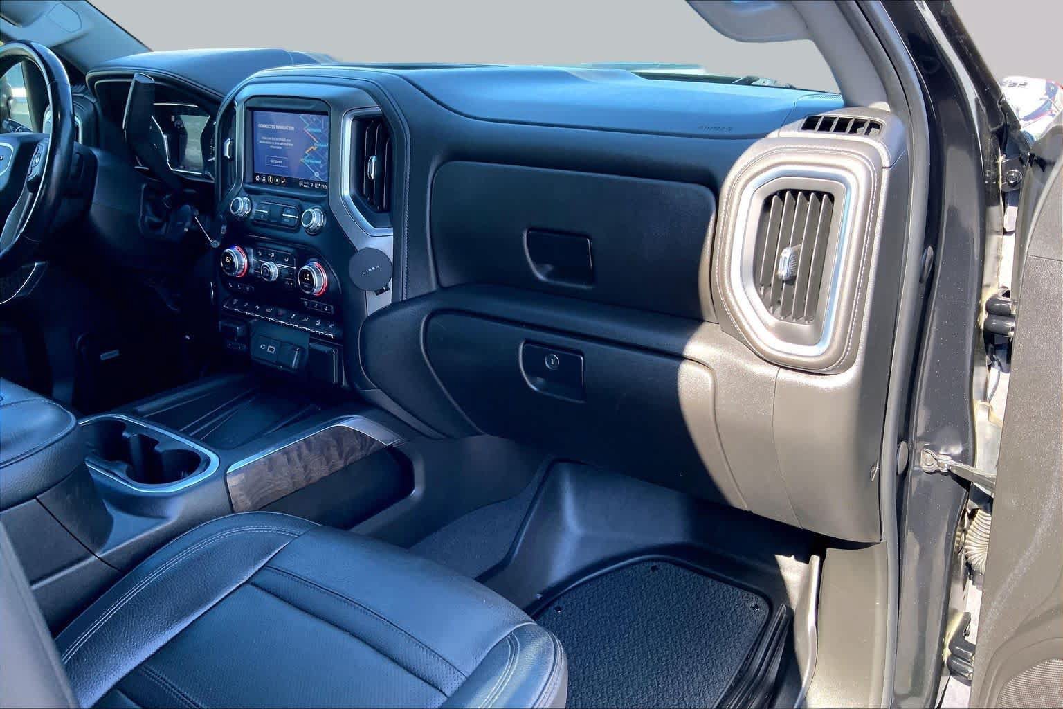 Used 2022 GMC Sierra 2500 Denali w/ Denali Black Diamond Edition AWD/4WD image 17