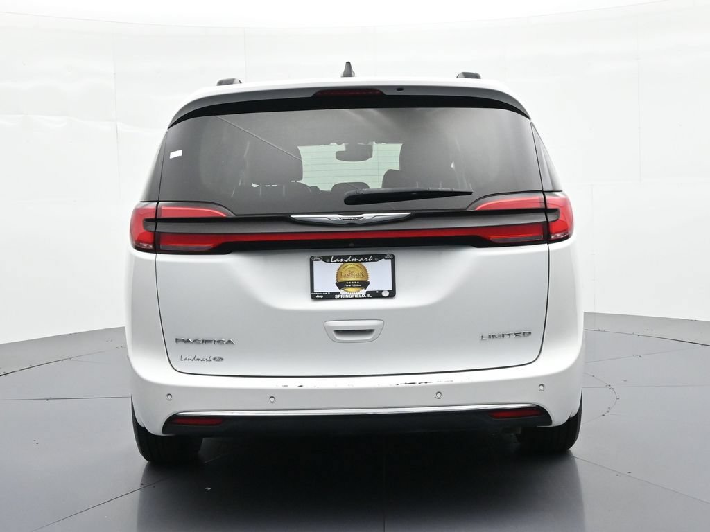 Used 2023 Chrysler Pacifica Limited FWD image 7