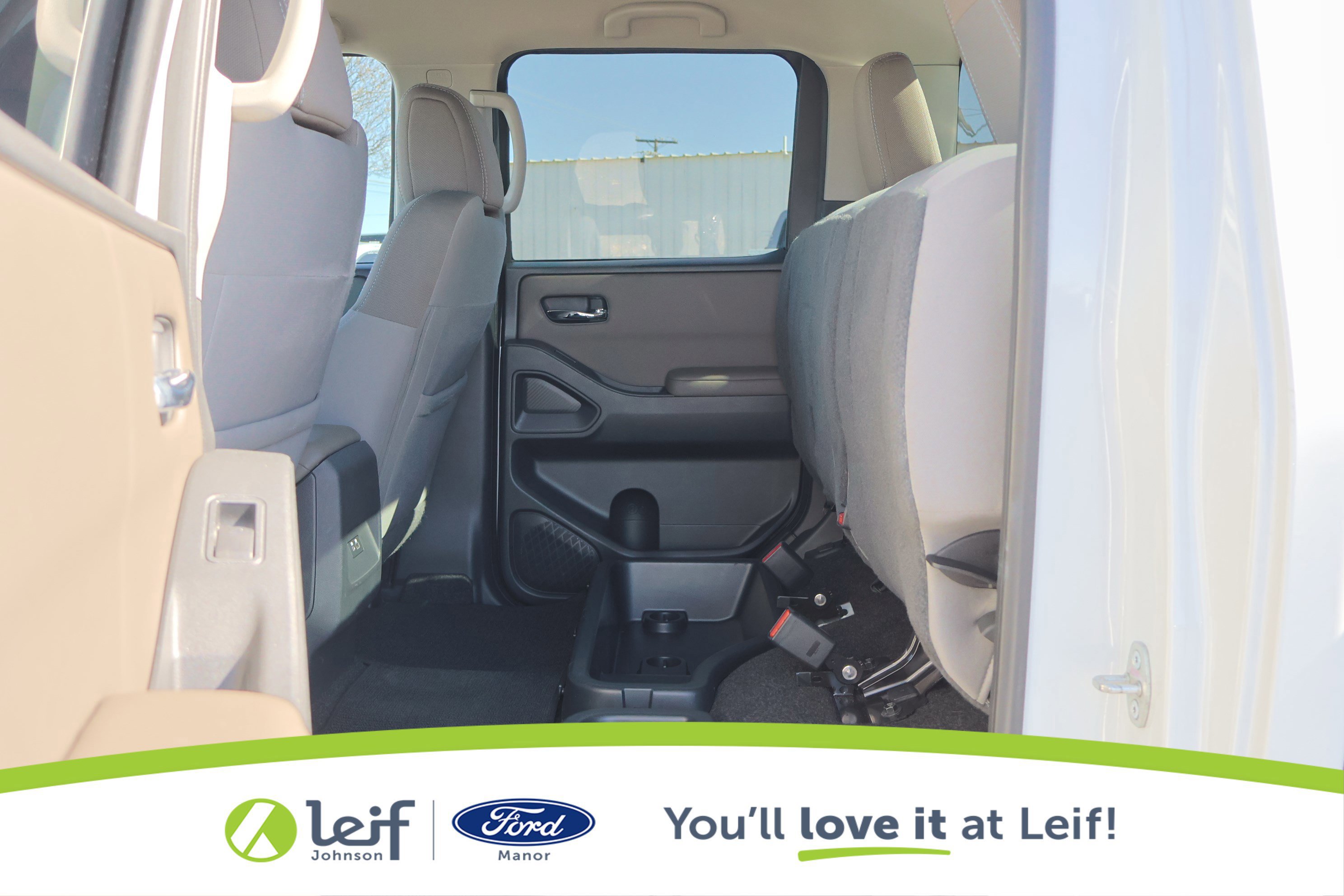 Used 2022 Nissan Frontier SV w/ Technology Package image 29