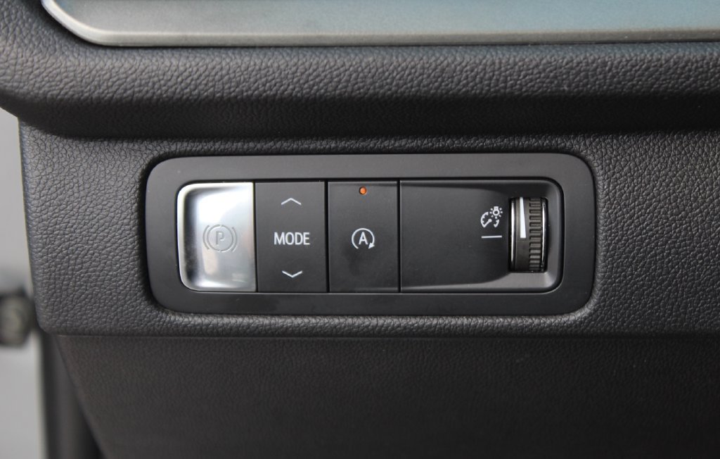 Used 2025 Chevrolet Traverse LT FWD image 33
