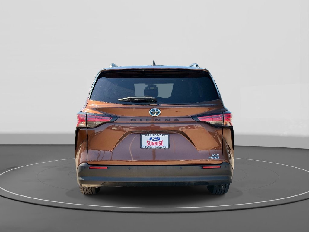 Used 2022 Toyota Sienna XLE w/ XLE Plus Package FWD image 6