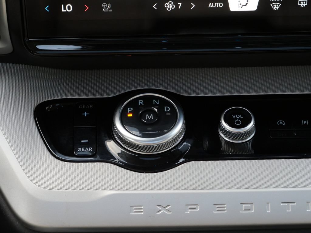 Certified 2025 Ford Expedition Active AWD/4WD image 19