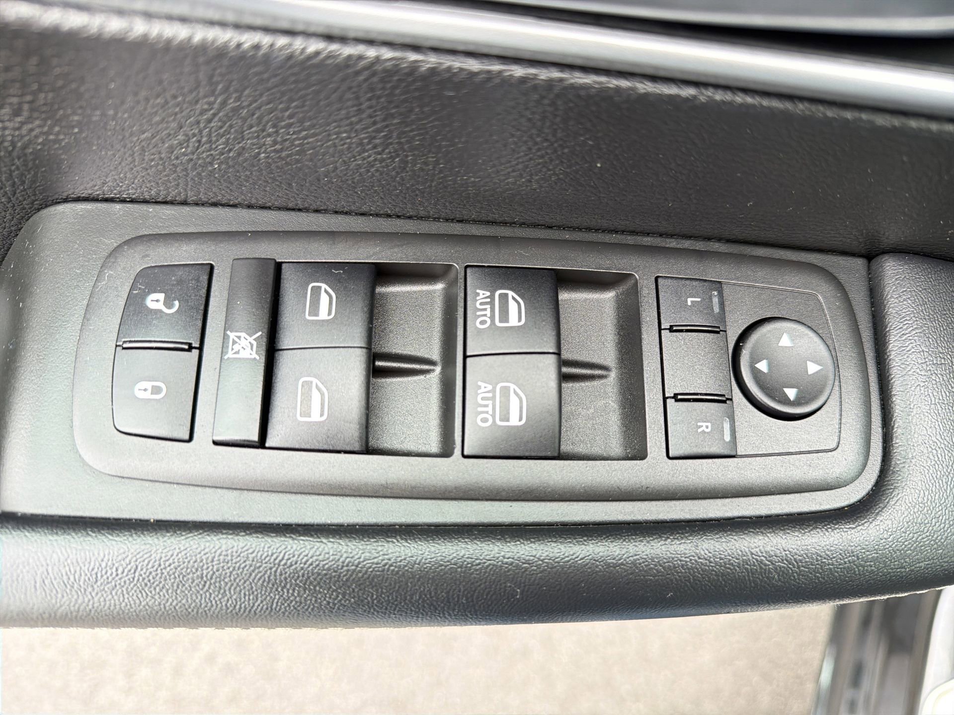 Used 2023 Chrysler Pacifica Touring image 25