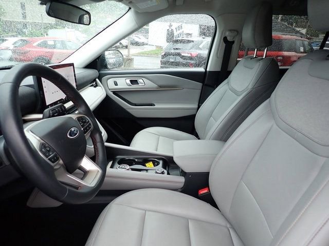 Certified 2025 Ford Explorer Active w/ Active Comfort Package AWD/4WD image 17