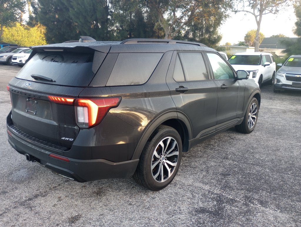 Certified 2025 Ford Explorer ST-Line AWD/4WD image 7