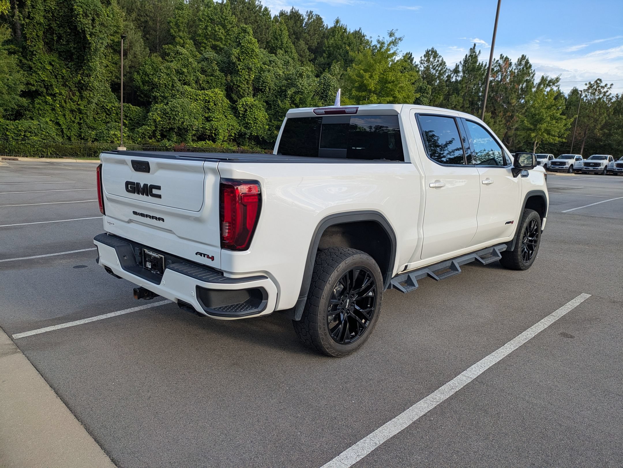 Used 2023 GMC Sierra 1500 AT4 w/ AT4 Preferred Package AWD/4WD image 4
