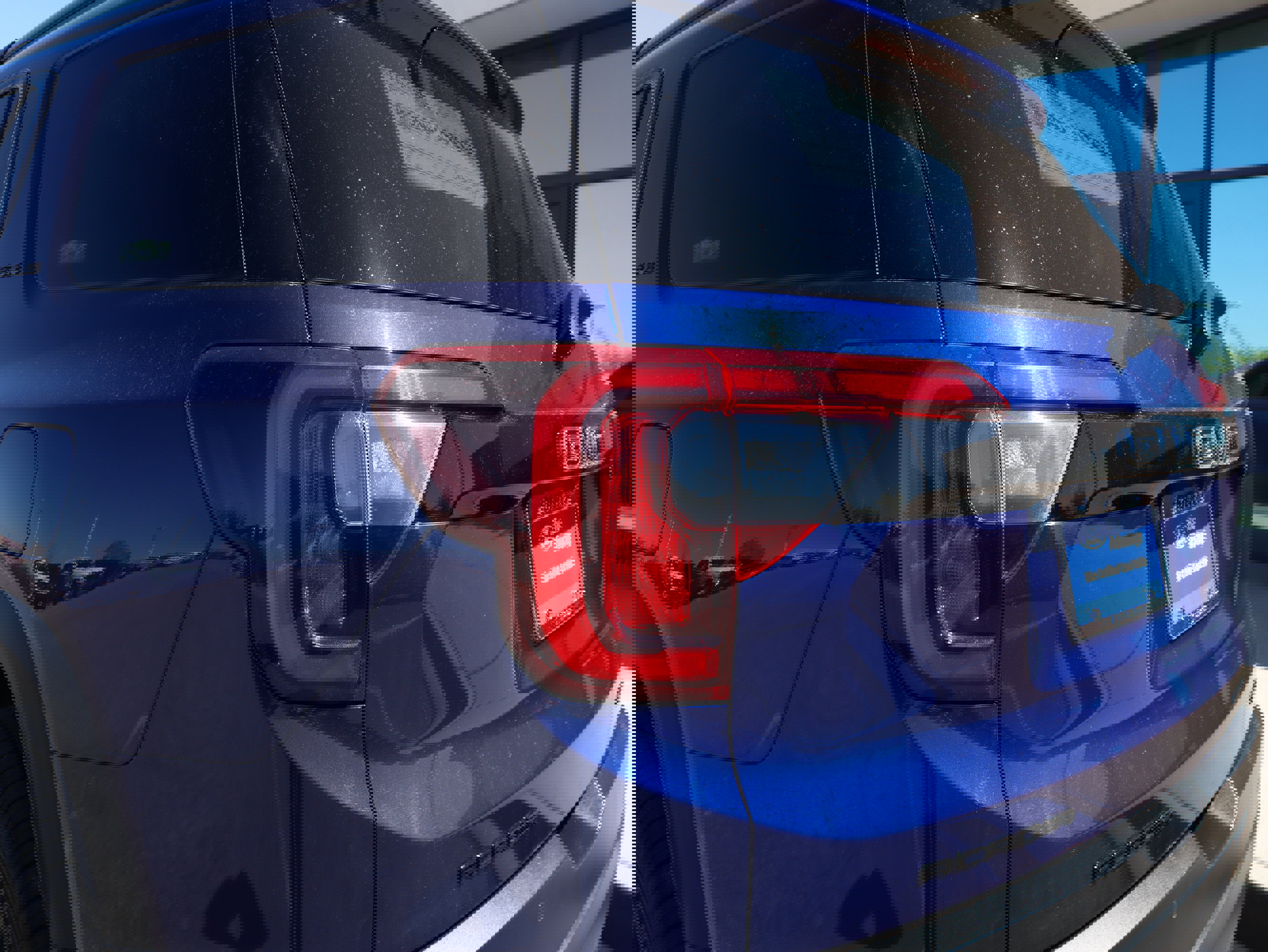 Used 2023 GMC Acadia SLE w/ Driver Convenience Package image 18