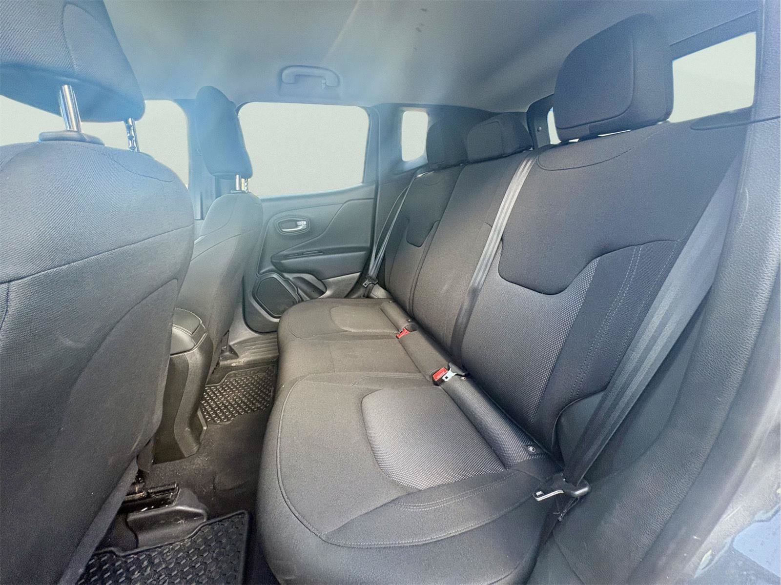 Used 2023 Jeep Renegade Latitude AWD/4WD image 10