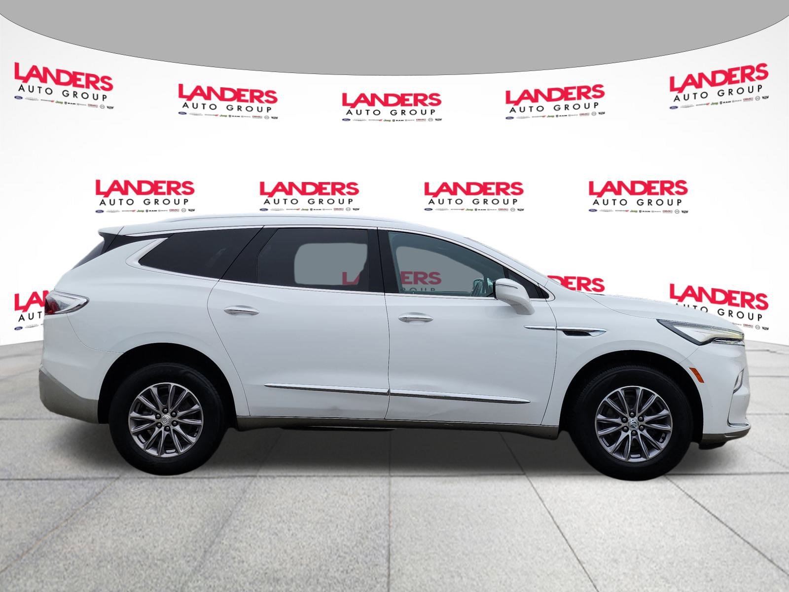 Used 2023 Buick Enclave Essence image 2