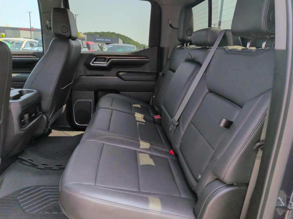 Used 2023 Chevrolet Silverado 1500 LT Trail Boss w/ LT Trail Boss Premium Package AWD/4WD image 6