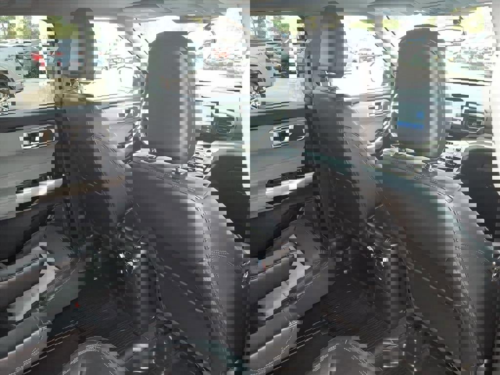 Certified 2023 Ford Explorer XLT w/ Equipment Group 202A image 13