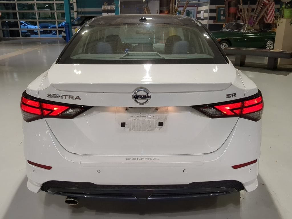 Used 2022 Nissan Sentra SR w/ Lighting Package FWD image 9