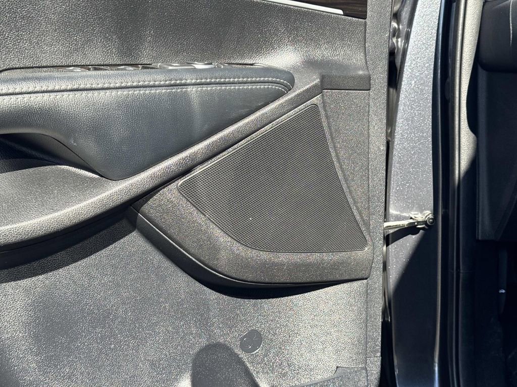 Used 2020 Kia Sorento LX image 18