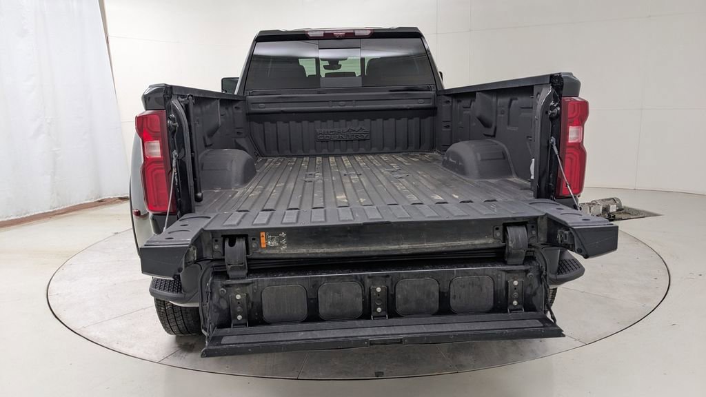 Used 2022 Chevrolet Silverado 3500 High Country image 9