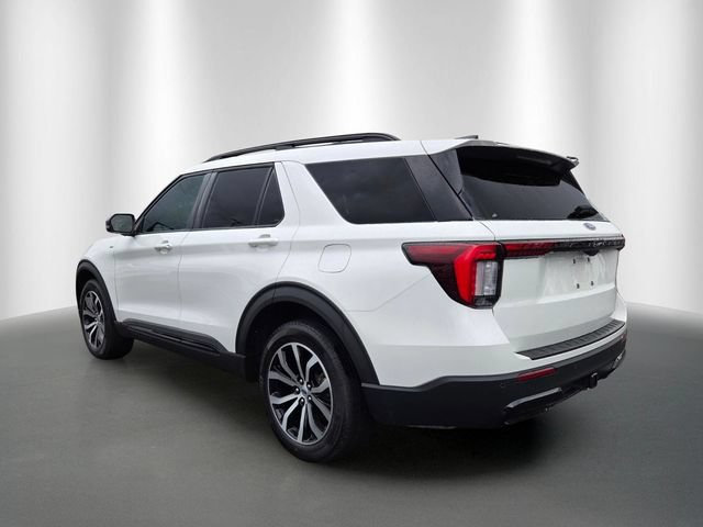 Certified 2025 Ford Explorer ST-Line AWD/4WD image 3