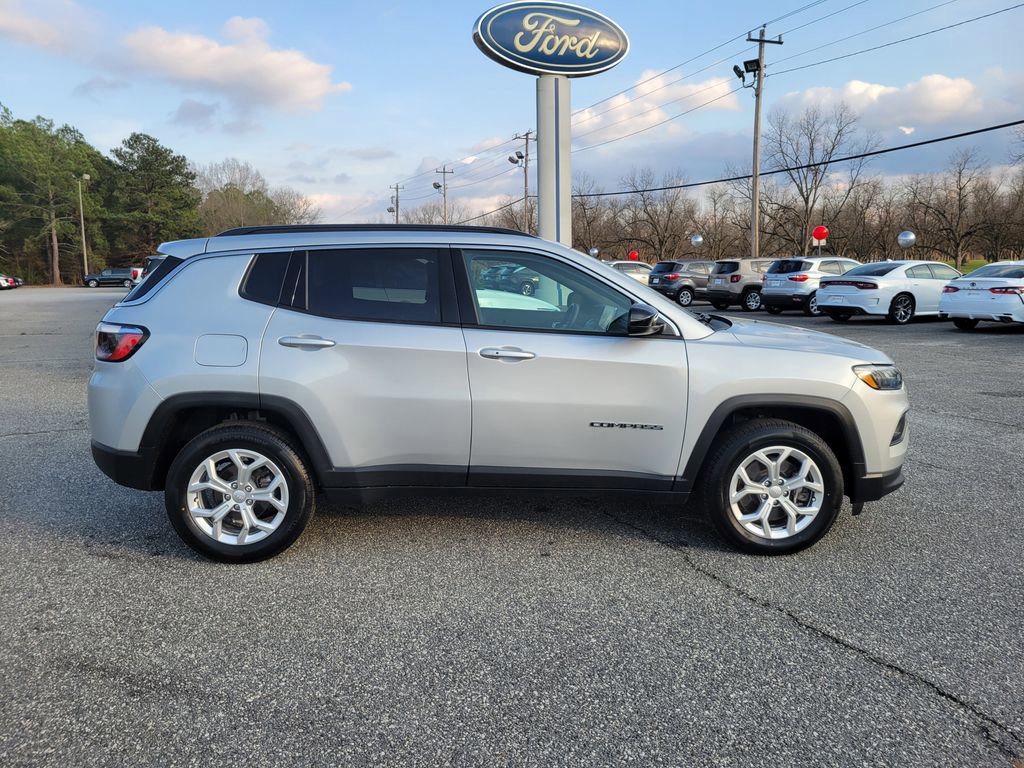 Used 2024 Jeep Compass Latitude image 6