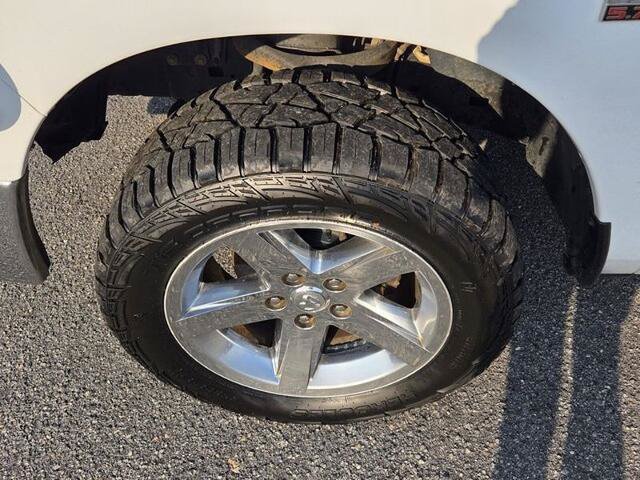 Used 2019 RAM 1500 Classic SLT AWD/4WD image 32
