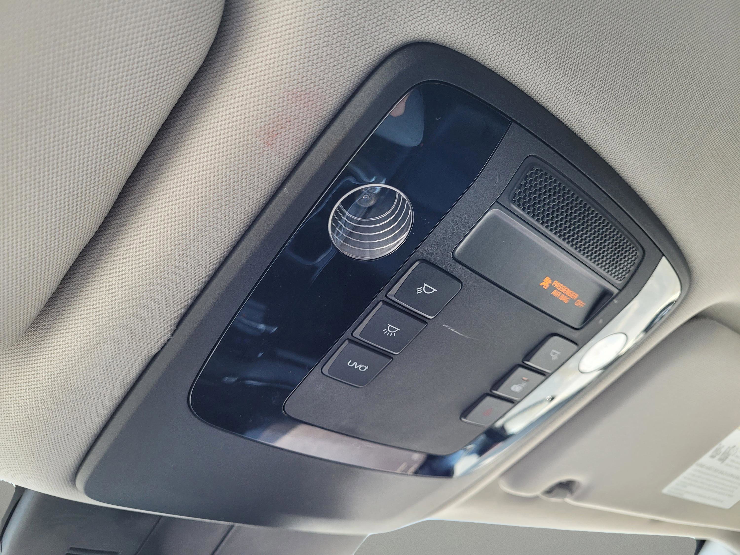 Used 2022 Kia Carnival EX FWD image 25