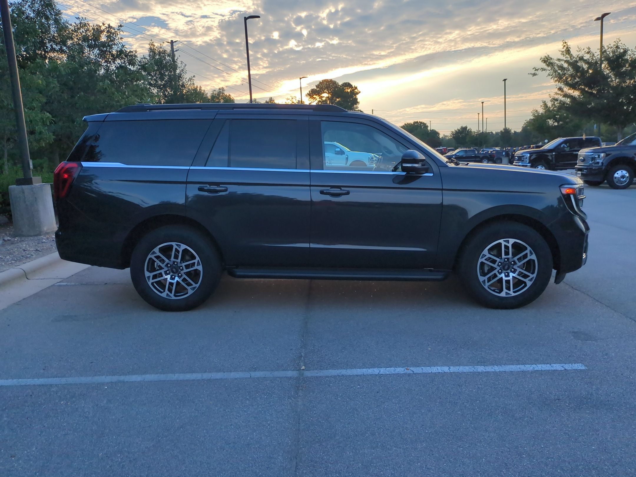 Certified 2025 Ford Expedition Active RWD image 3
