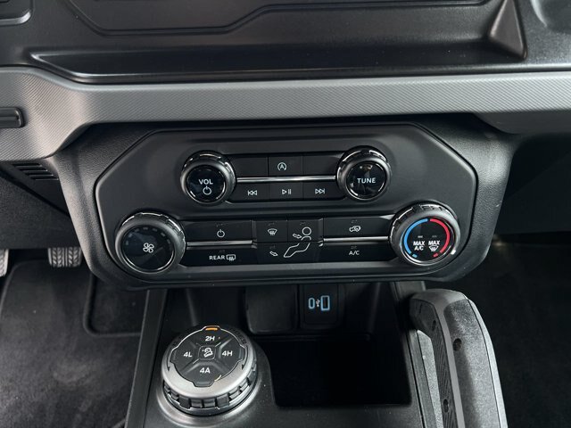 Certified 2023 Ford Bronco Big Bend w/ Sasquatch Package AWD/4WD image 19