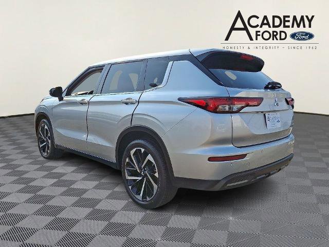 Used 2022 Mitsubishi Outlander ES image 2