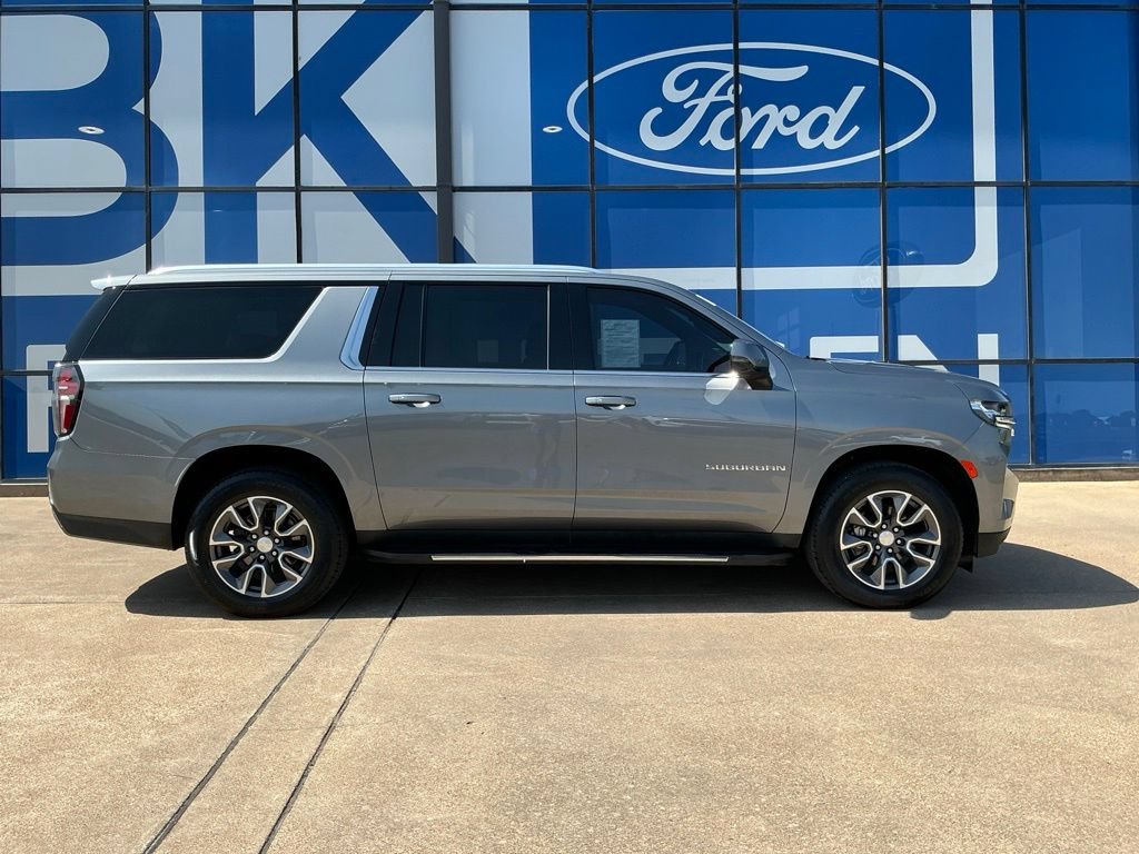 Used 2021 Chevrolet Suburban LT w/ LT Signature Package RWD image 4