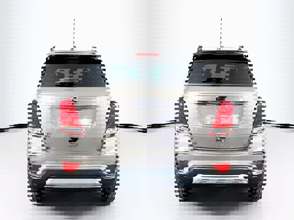 Used 2021 Chevrolet Trax LT w/ Driver Confidence Package image 4