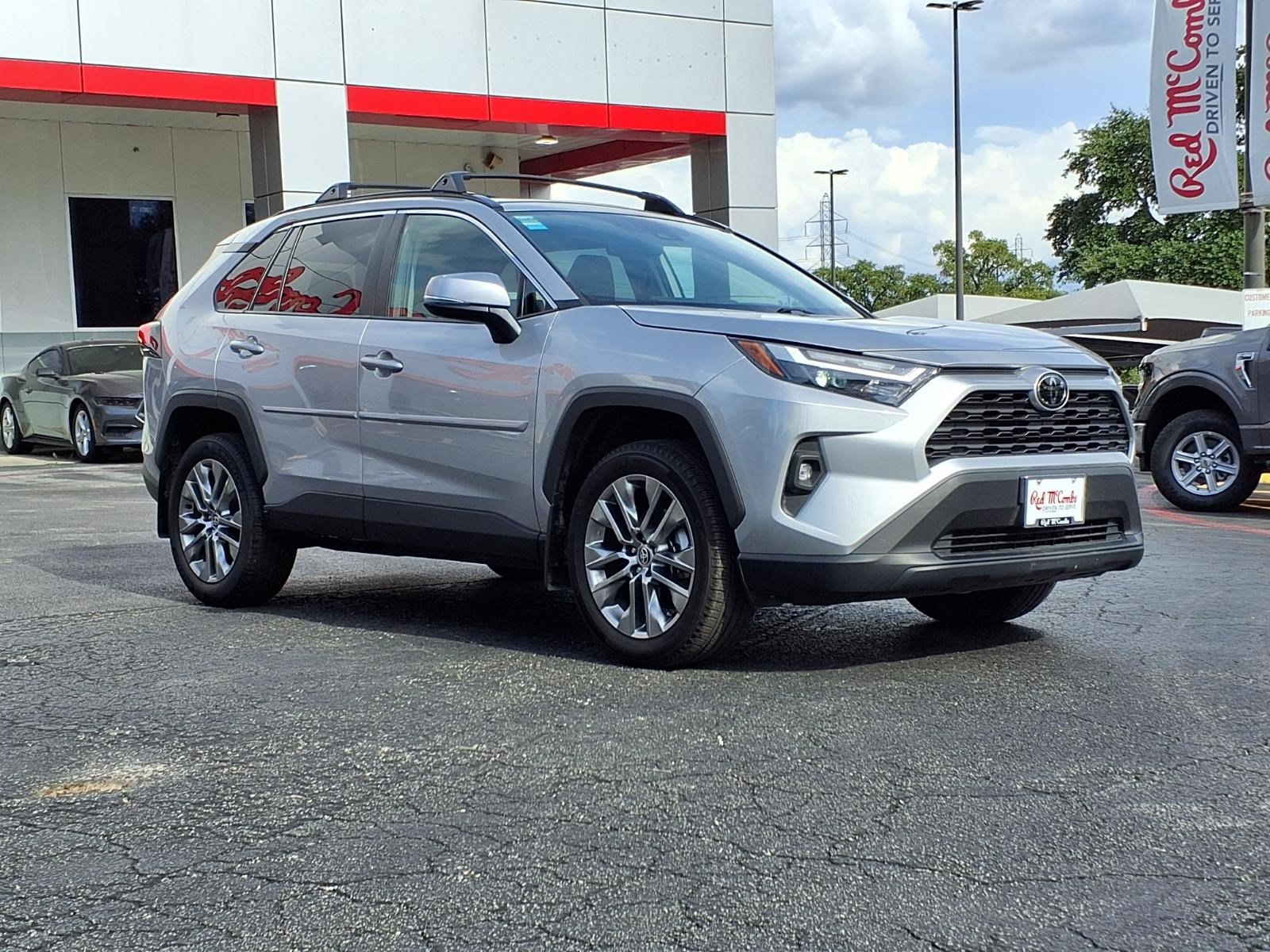 Used 2024 Toyota RAV4 XLE Premium FWD image 4