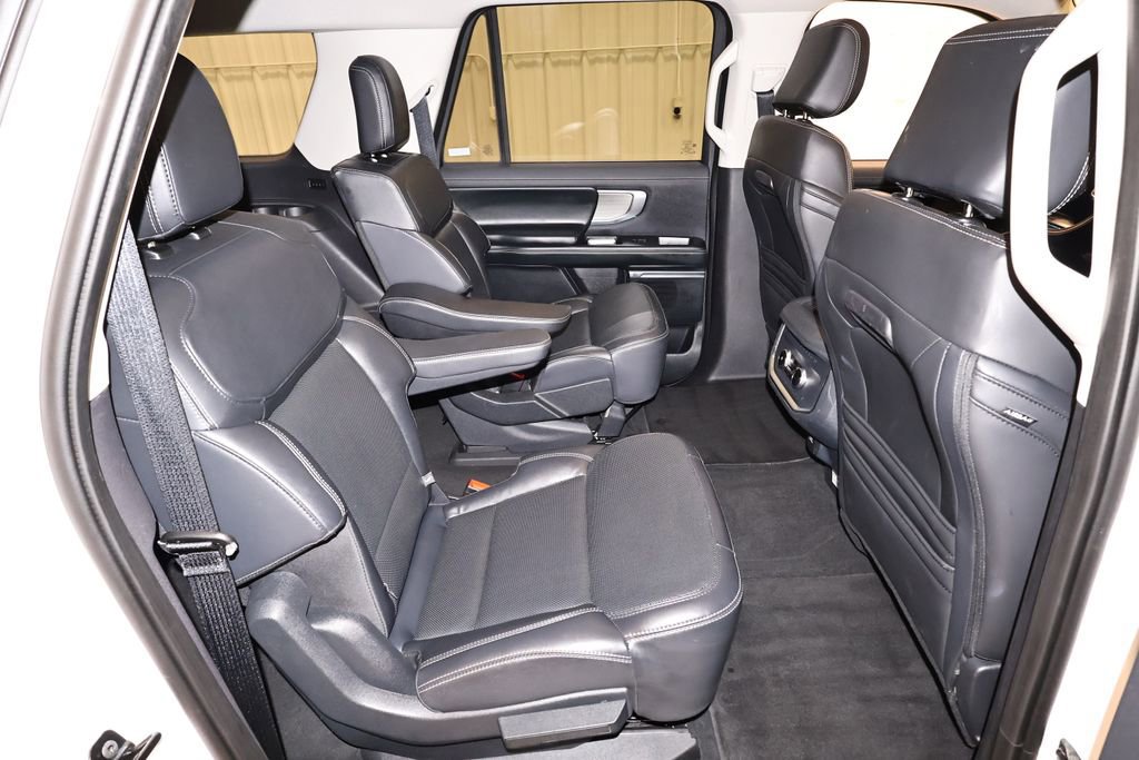 Certified 2025 Ford Expedition Max Platinum image 24