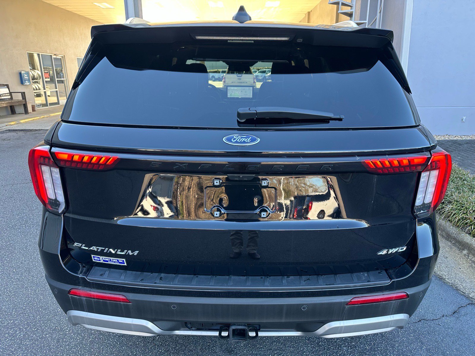 Certified 2025 Ford Explorer Platinum w/ LUX Leather Package AWD/4WD image 12