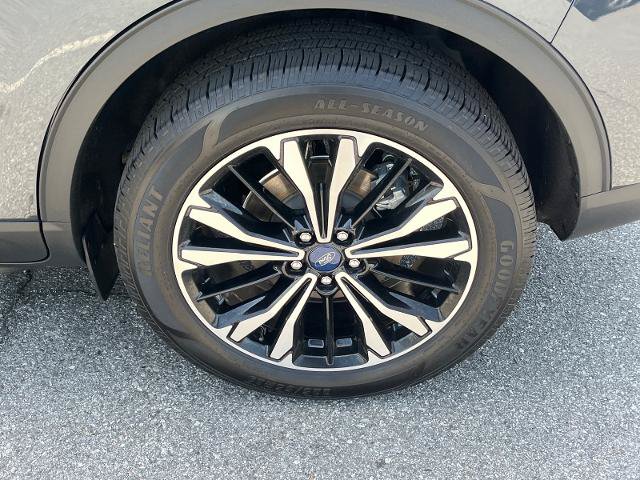 Certified 2022 Ford Escape SEL w/ SEL Stealth AWD Package image 21