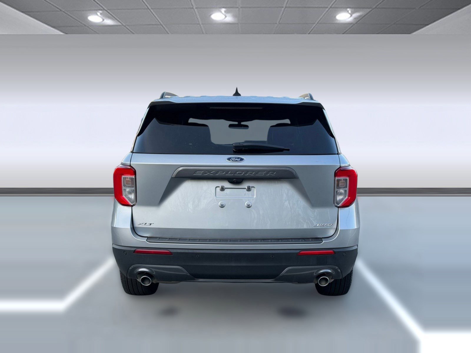 Certified 2022 Ford Explorer XLT w/ Equipment Group 202A image 4