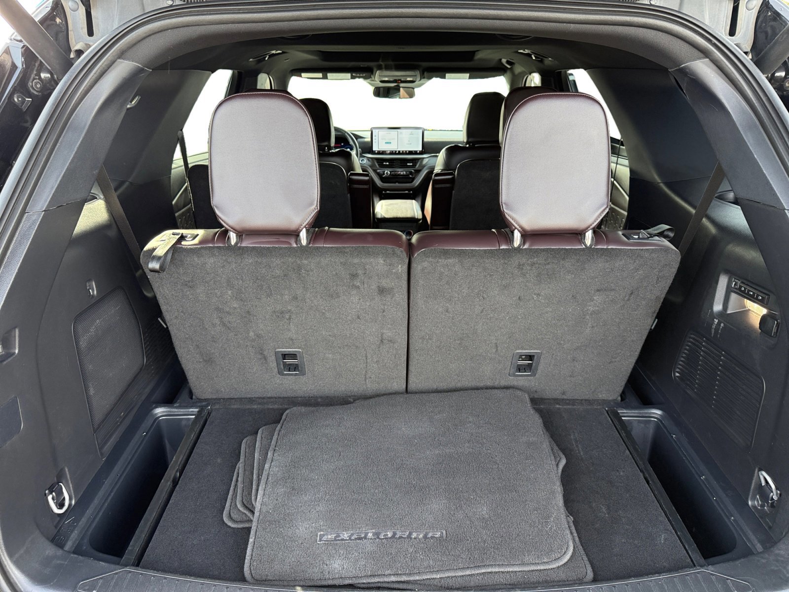 Certified 2025 Ford Explorer Platinum w/ LUX Leather Package image 17