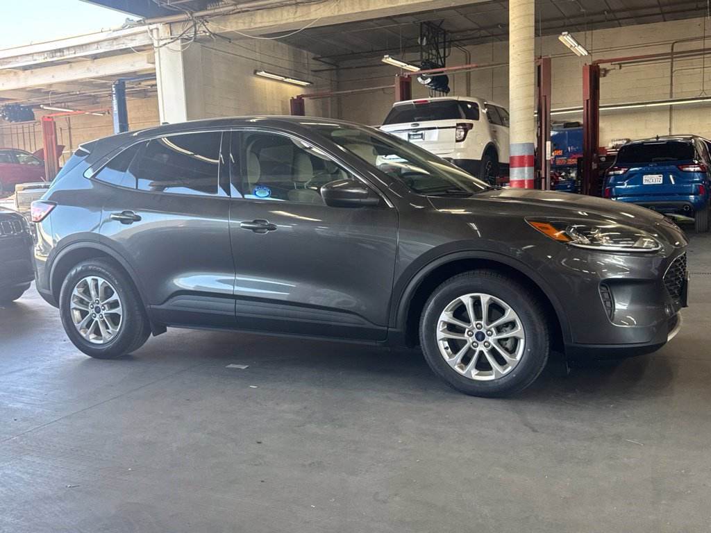 Certified 2020 Ford Escape SE FWD image 2