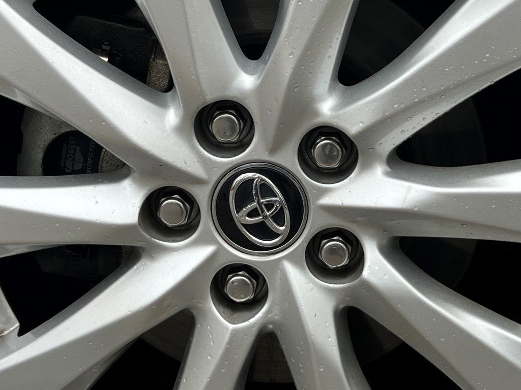 Used 2019 Toyota Camry LE image 28