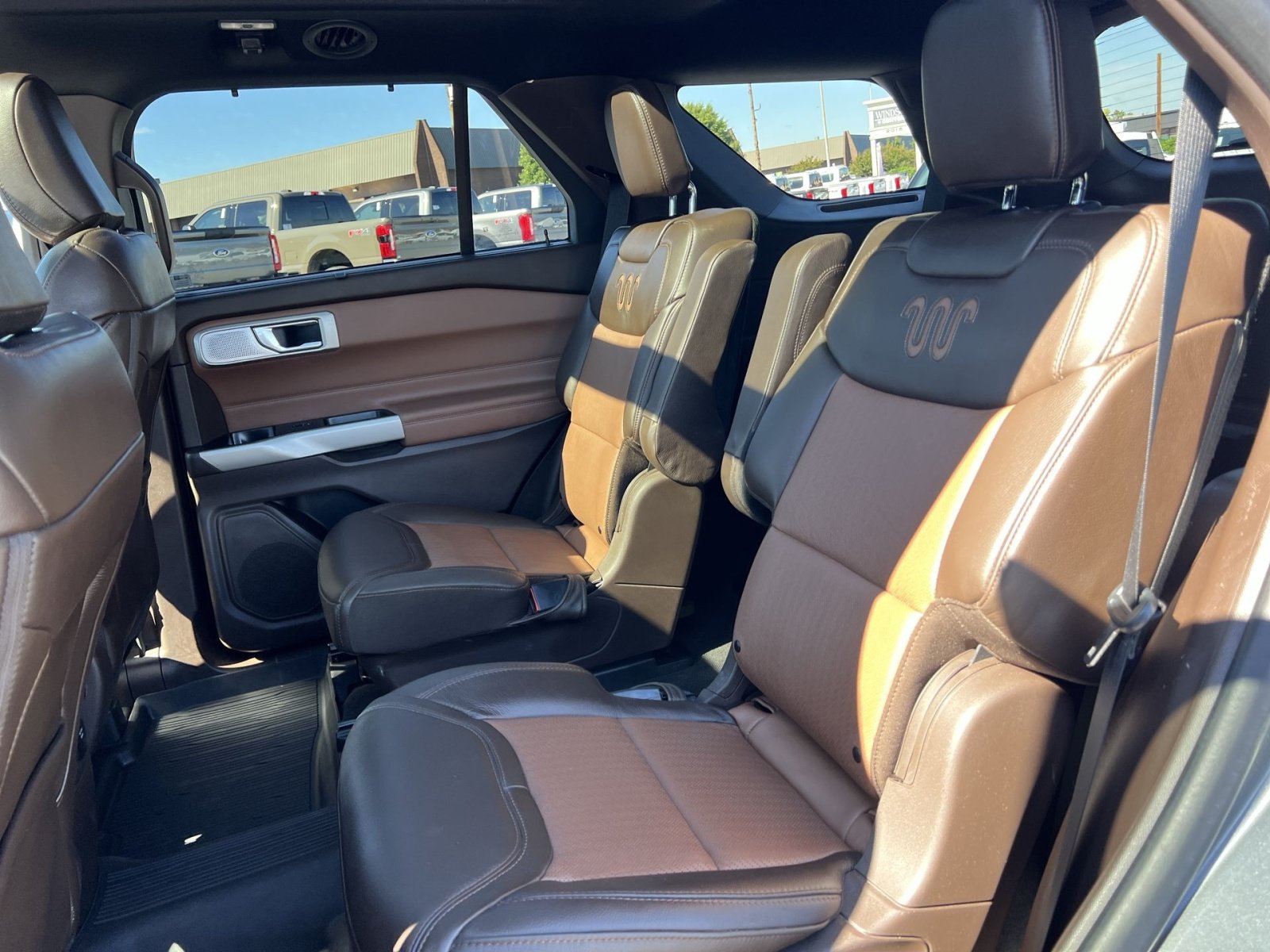 Certified 2022 Ford Explorer King Ranch w/ Premium Technology Package AWD/4WD image 32