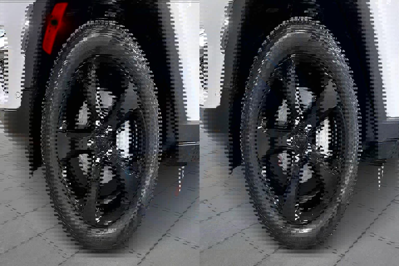 Used 2023 Jeep Grand Cherokee Limited w/ Luxury Tech Group II image 11