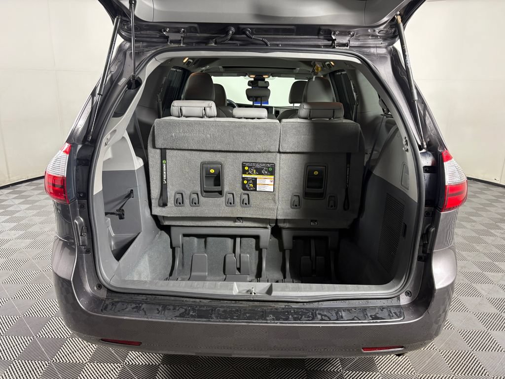 Used 2020 Toyota Sienna XLE FWD image 34