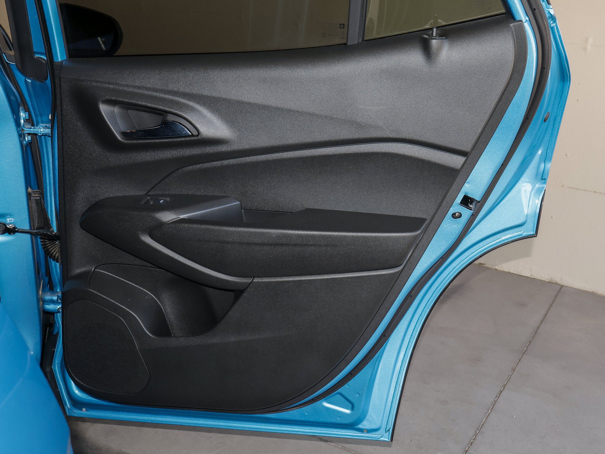 Used 2025 Chevrolet Trax RS FWD image 44