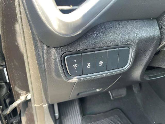 Used 2025 Kia Soul LX w/ LX Technology Package FWD image 18