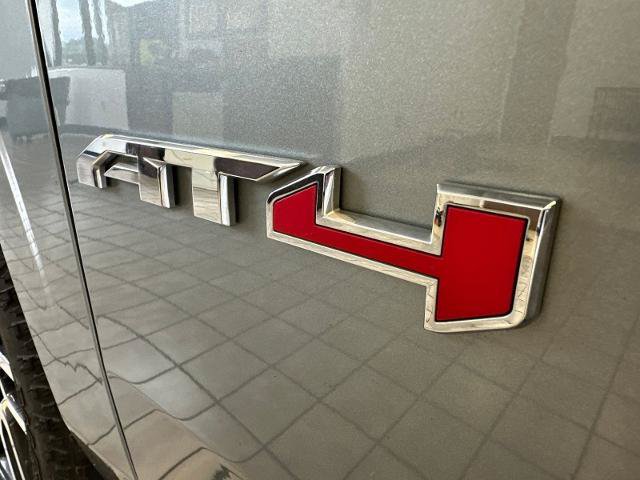 Used 2023 GMC Yukon XL AT4 w/ AT4 Premium Package AWD/4WD image 16