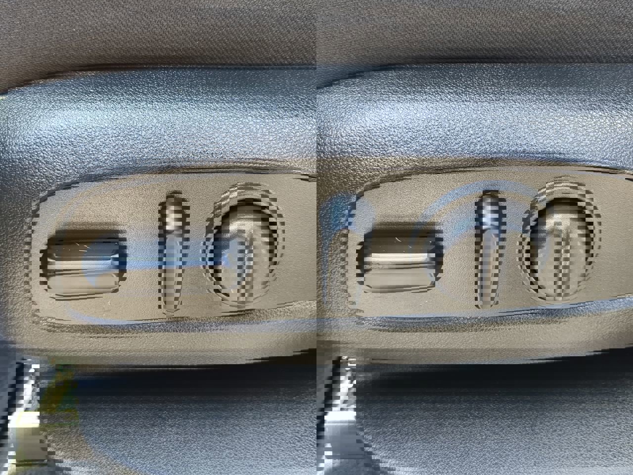 Used 2021 Chevrolet Traverse LT image 27