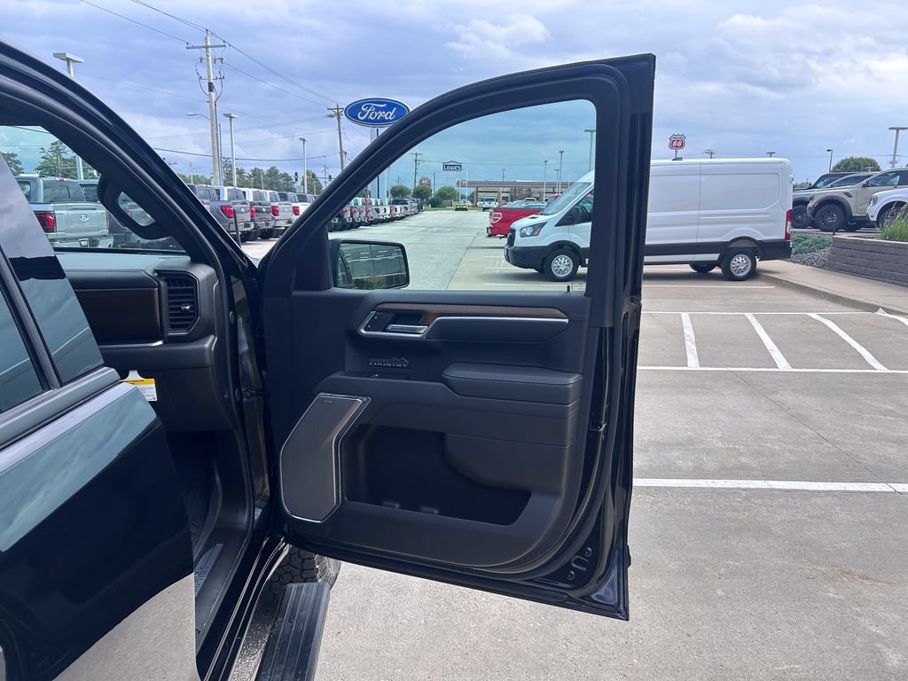 Used 2025 Chevrolet Silverado 1500 High Country w/ Midnight Edition AWD/4WD image 26